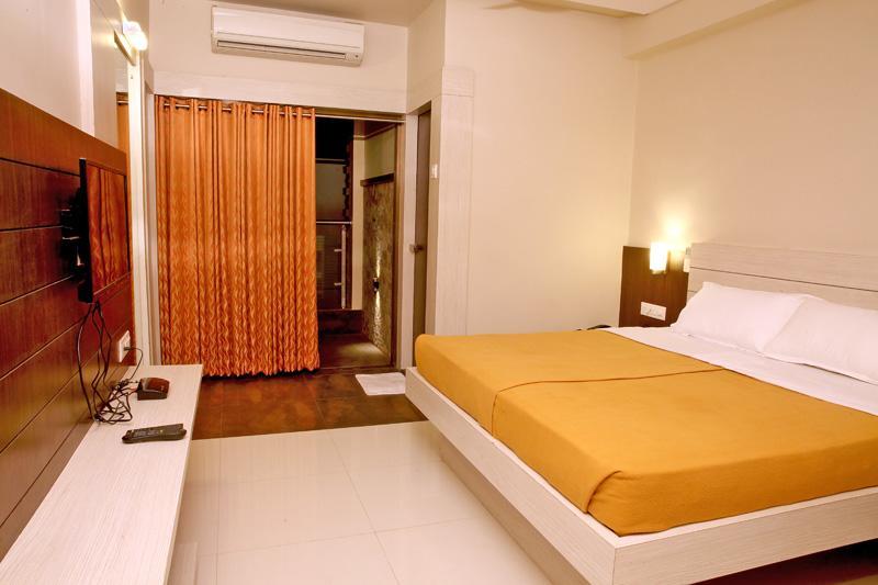 Hotel Sham Suman Kolhapur Exterior foto