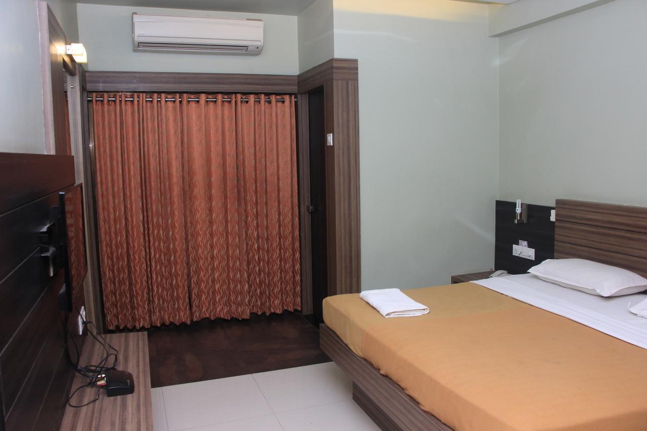 Hotel Sham Suman Kolhapur Exterior foto