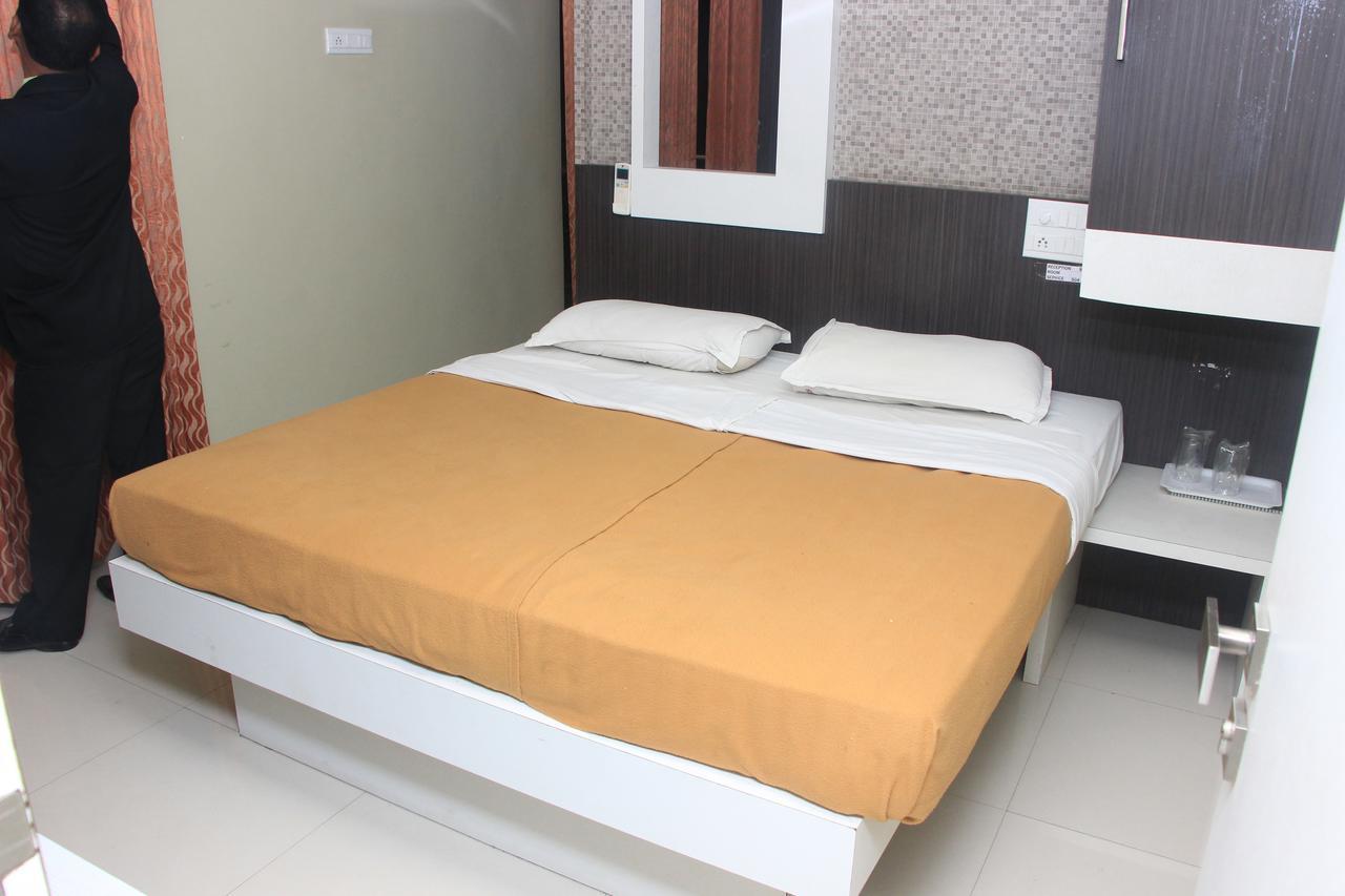 Hotel Sham Suman Kolhapur Exterior foto