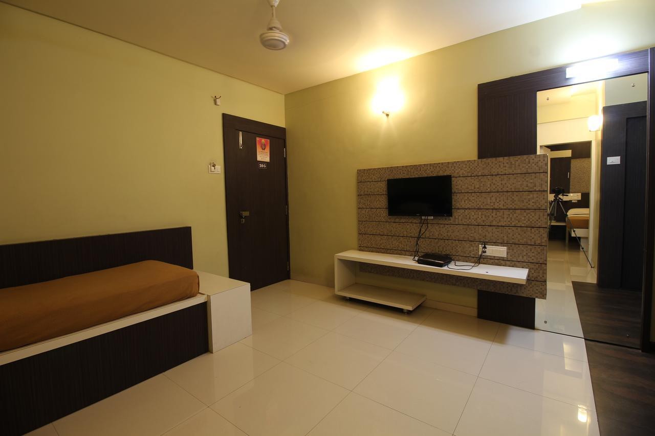 Hotel Sham Suman Kolhapur Exterior foto
